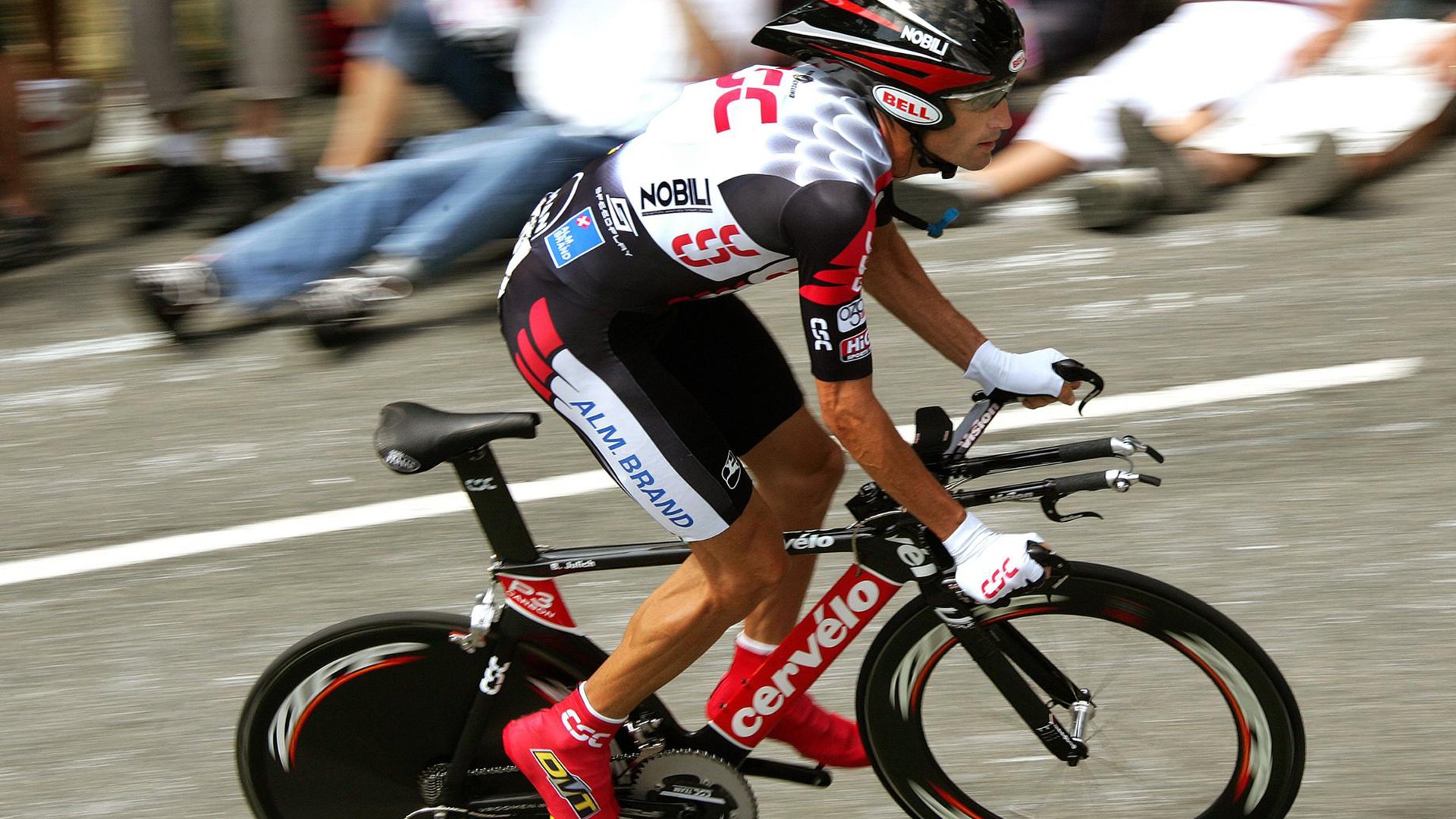 世乒赛团体赛：中国男队冲击五连冠 女队迎来强敌挑战